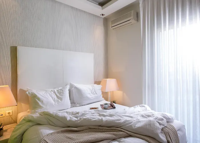 Afrodite Suites *